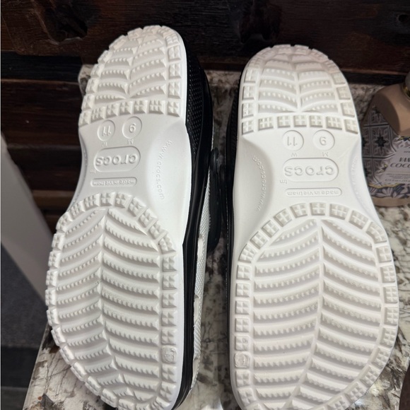 CROCS White Clogs with Star Wars Charms - Picture 3 of 4